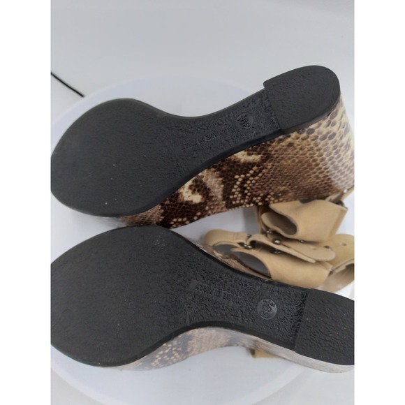 BCBGMaxazria Faux snakeskin 5.5" wedge heel size 39.5 EU, 8.5 US - Picture 6 of 7